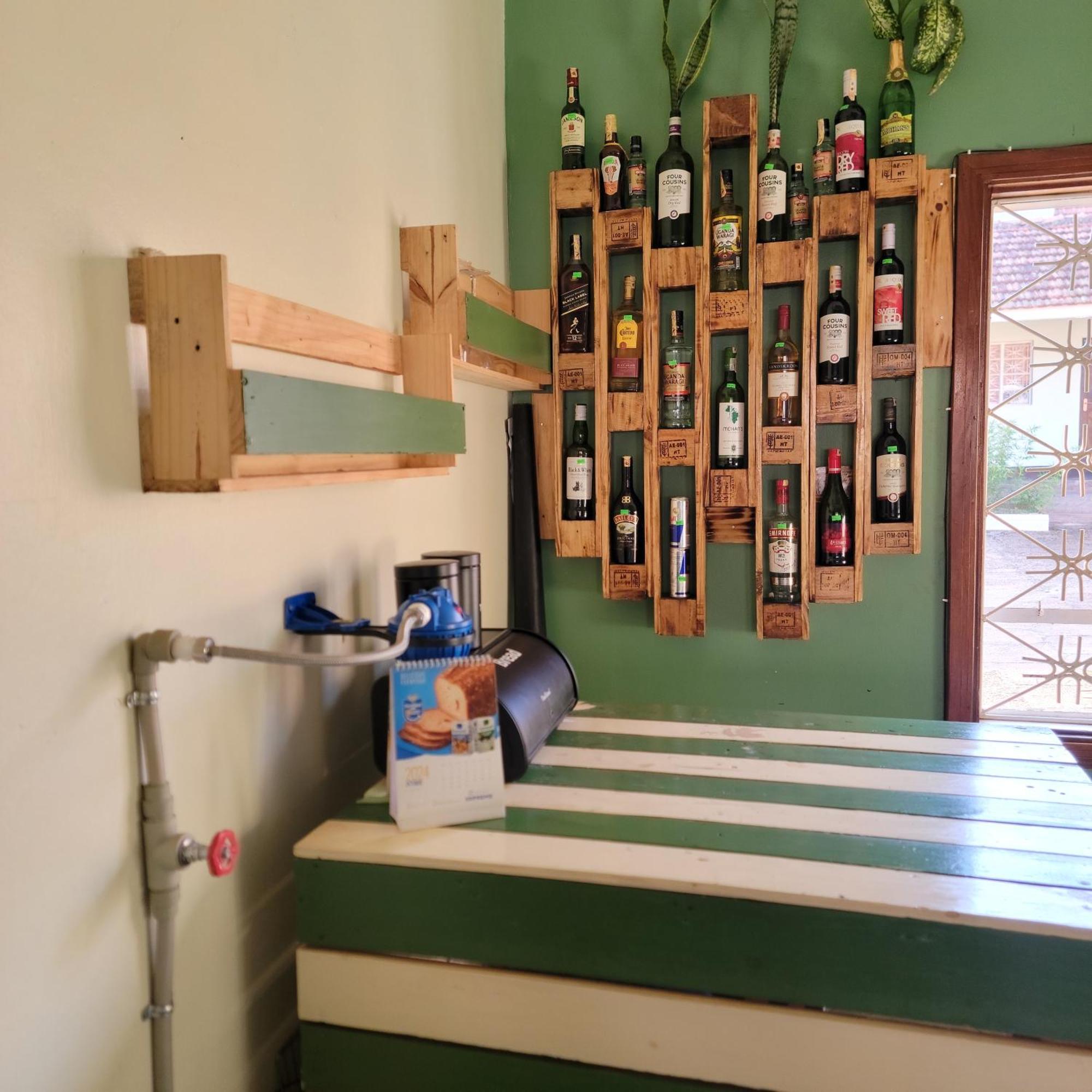 Grassroots Cafe & Deli Bed & Breakfast Masaka Luaran gambar