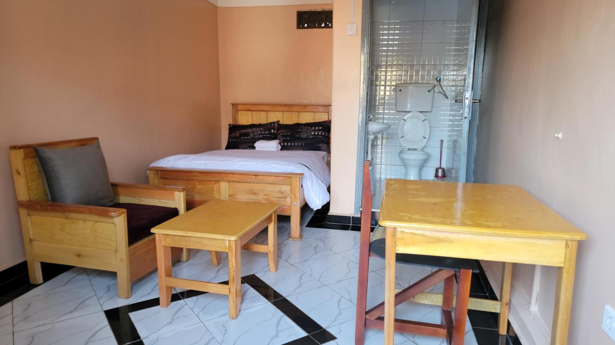 Grassroots Cafe & Deli Bed & Breakfast Masaka Luaran gambar