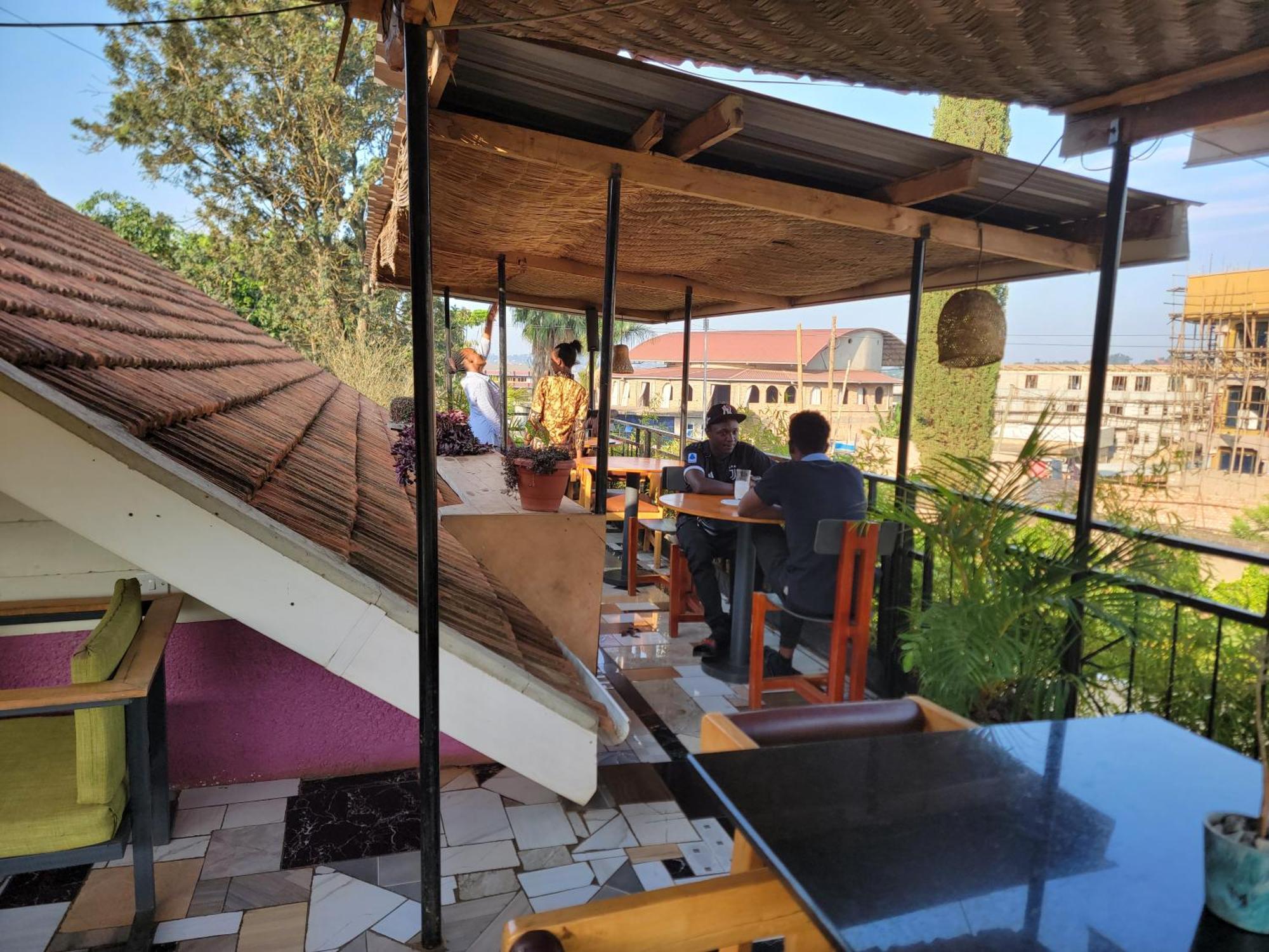 Grassroots Cafe & Deli Bed & Breakfast Masaka Luaran gambar