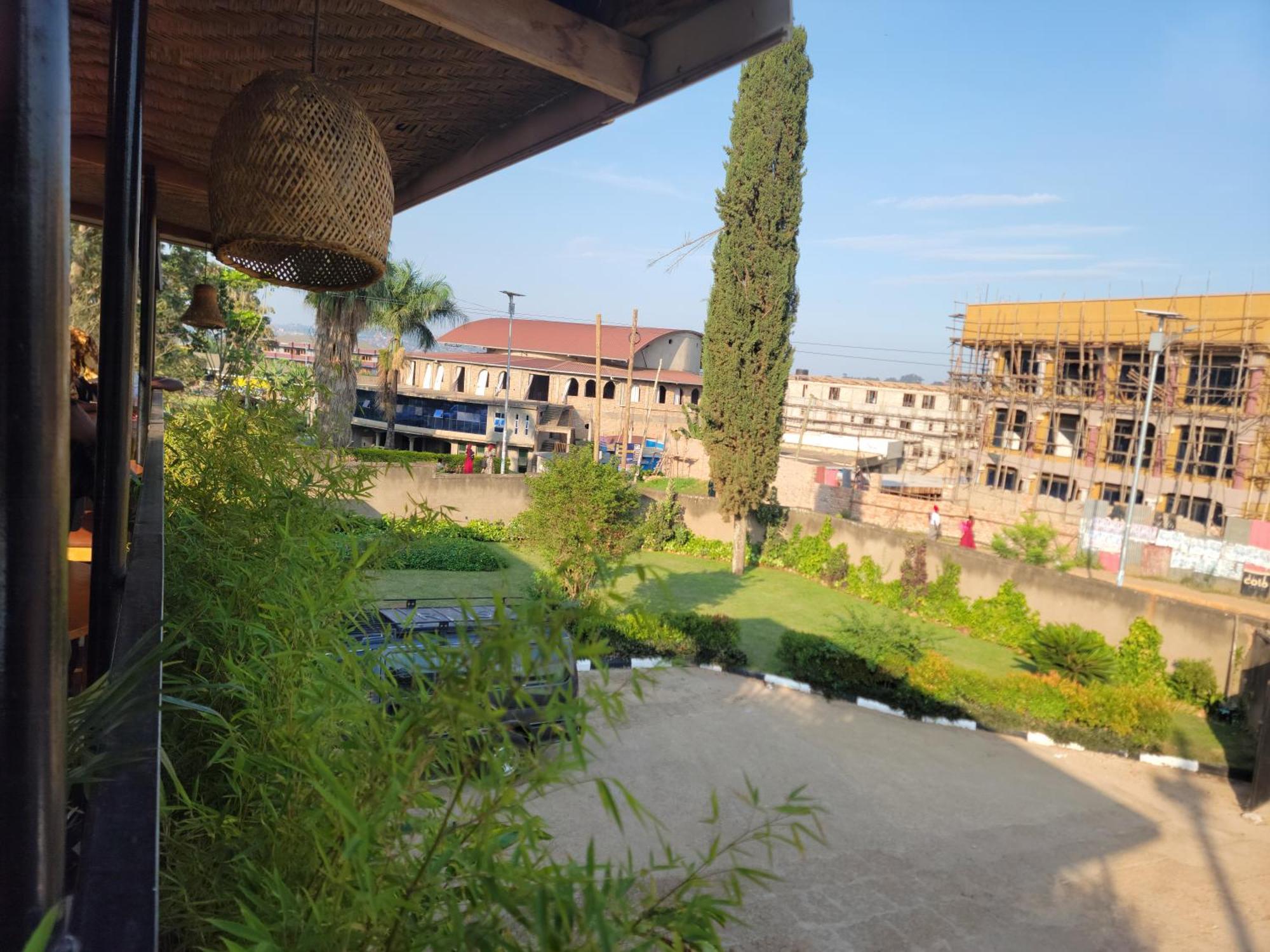 Grassroots Cafe & Deli Bed & Breakfast Masaka Luaran gambar