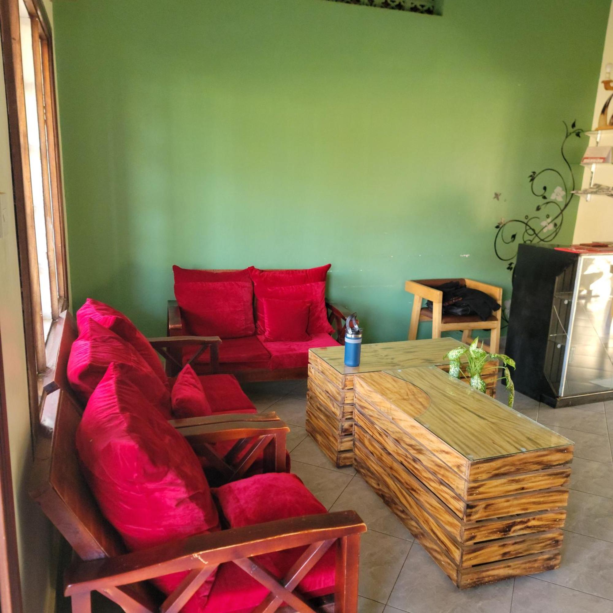 Grassroots Cafe & Deli Bed & Breakfast Masaka Luaran gambar
